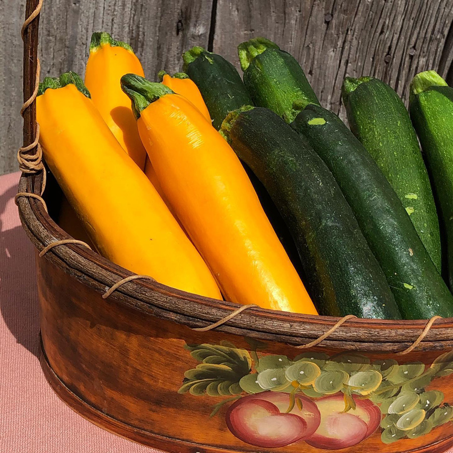 zicari, zicari greenhouse, zicari greenhouses, bedding plants, market, greenhouse dunnvile, ON, lowbanks, microgreens, garden vegetables, vegetable market, season vegetables